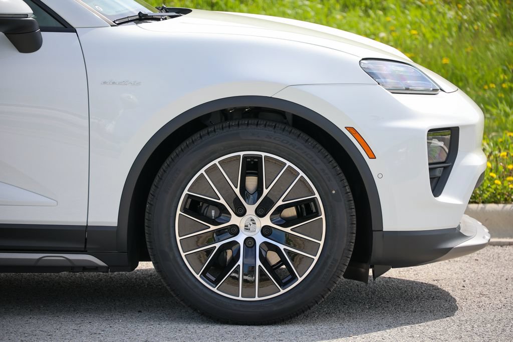 New 2026 Porsche Macan 4 Electric AWD/4WD image 32