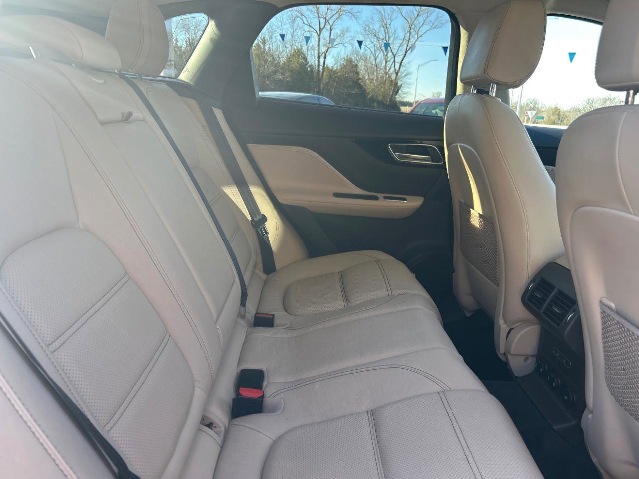Used 2020 Jaguar F-PACE Prestige image 25
