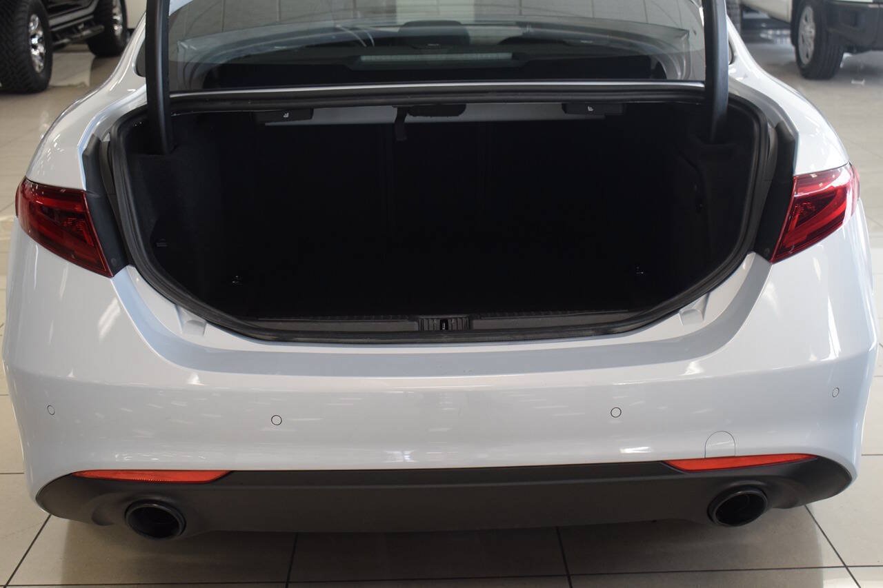 Used 2022 Alfa Romeo Giulia Ti RWD image 15