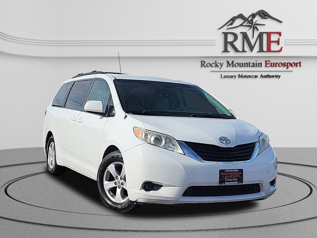 Used 2012 Toyota Sienna LE w/ Towing Pkg FWD image 1