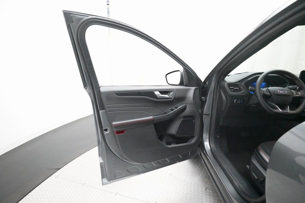 Used 2025 Ford Escape ST-Line image 27