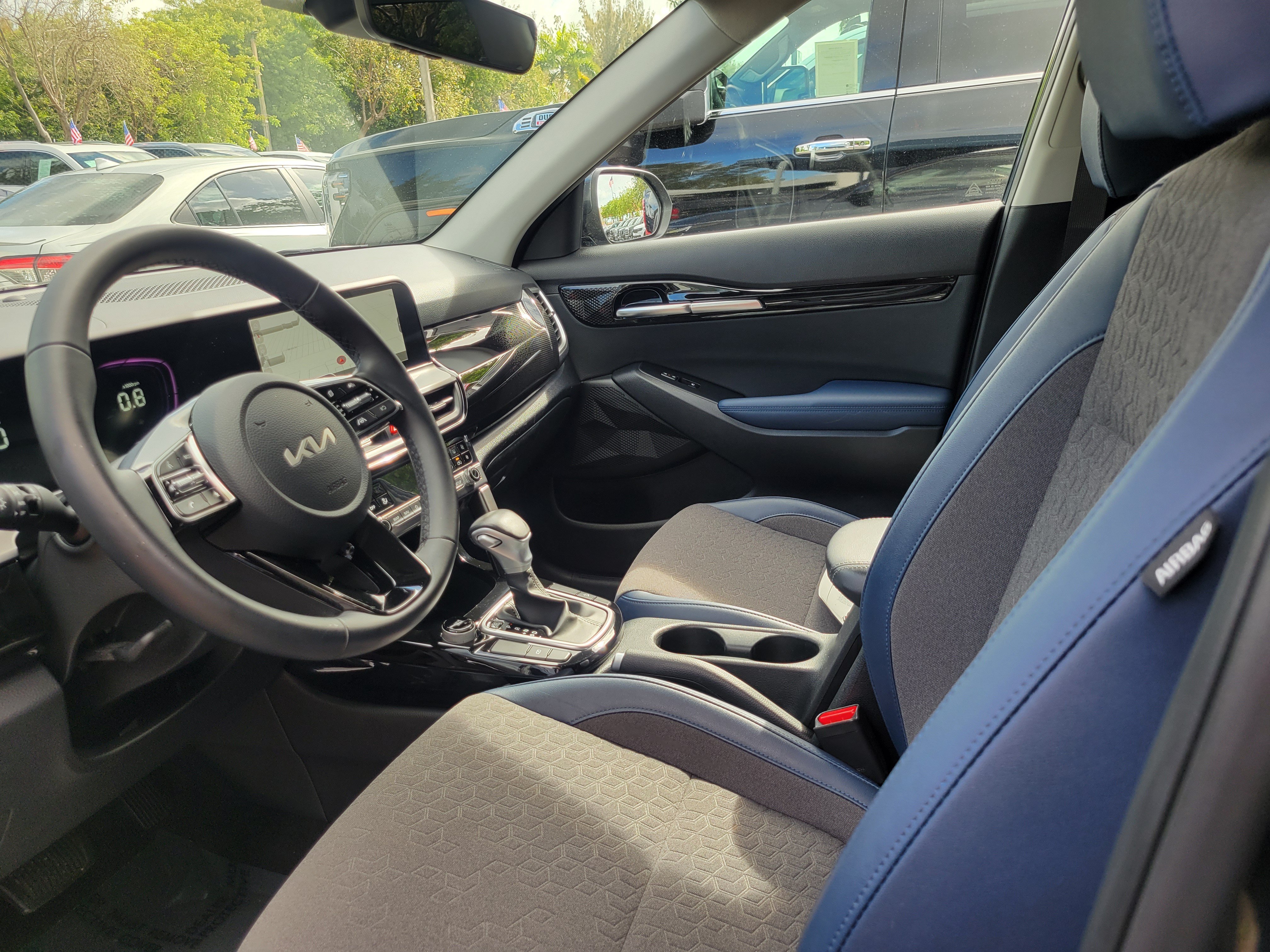 Used 2025 Kia Seltos S FWD image 12