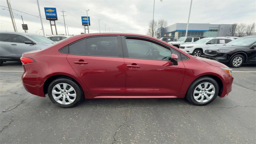 Used 2022 Toyota Corolla LE image 9