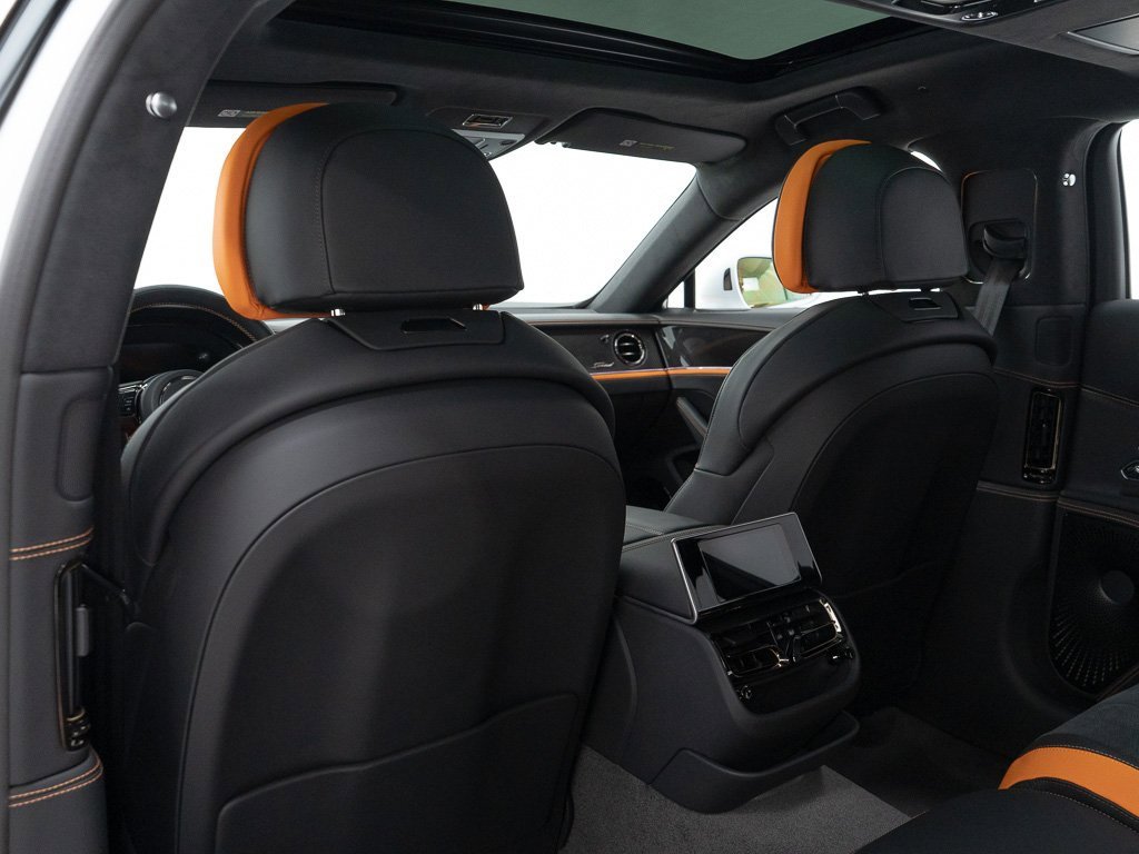 Used 2025 Bentley Flying Spur Plug-In Hybrid image 23