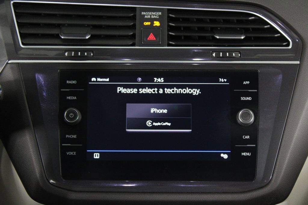 Used 2022 Volkswagen Tiguan SE w/ Panoramic Sunroof Package image 8