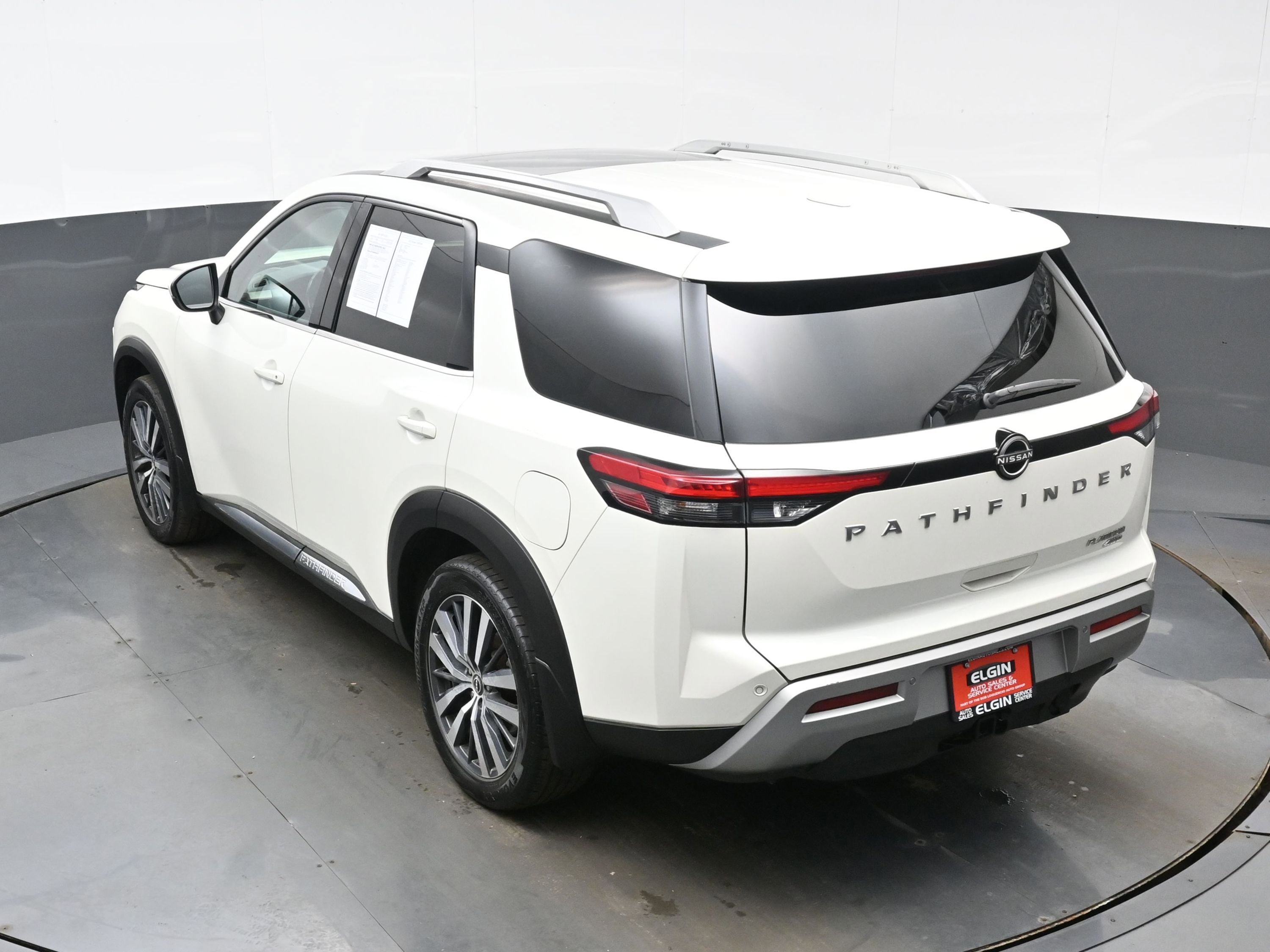 Used 2022 Nissan Pathfinder Platinum w/ Cargo Package image 38