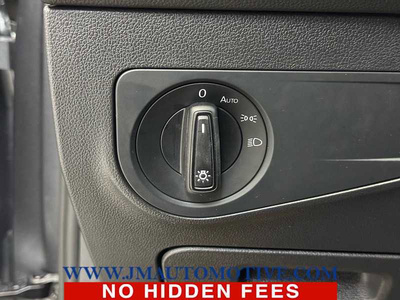 Used 2022 Volkswagen Tiguan S image 35