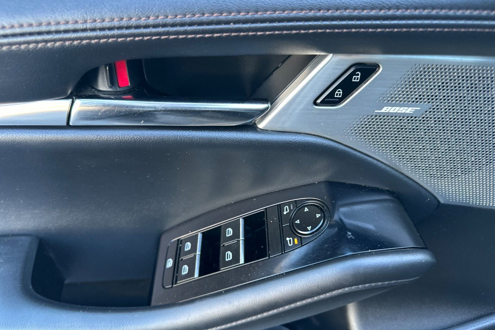 Used 2025 MAZDA MAZDA3 2.5 S Hatchback w/ Premium Pkg image 11