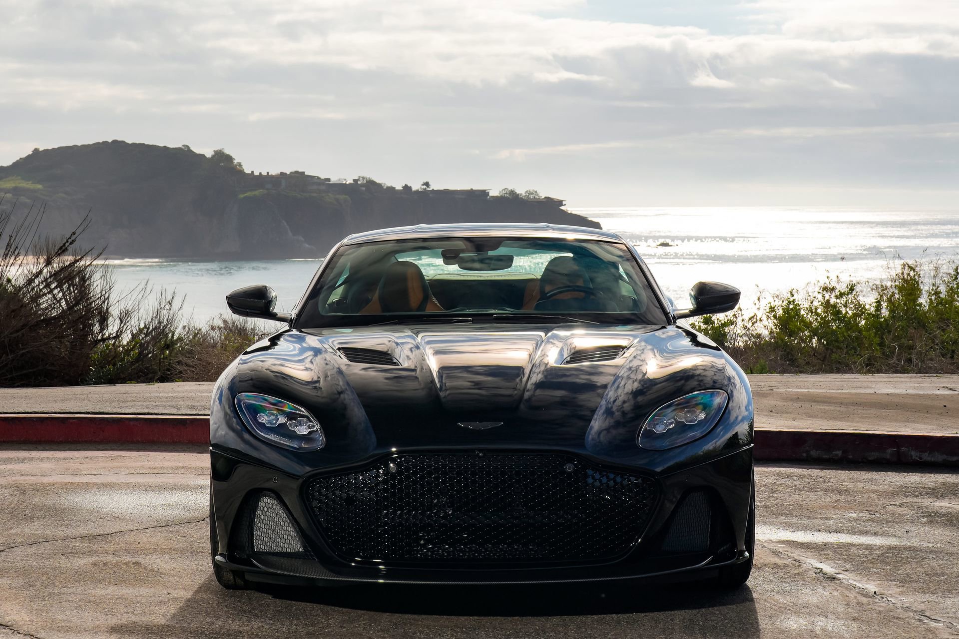 Used 2023 Aston Martin DBS Coupe RWD image 5
