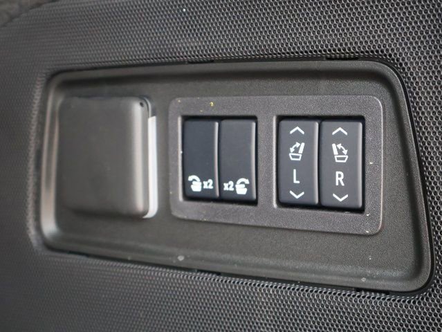 Certified 2025 Cadillac Escalade Premium Luxury Platinum image 17