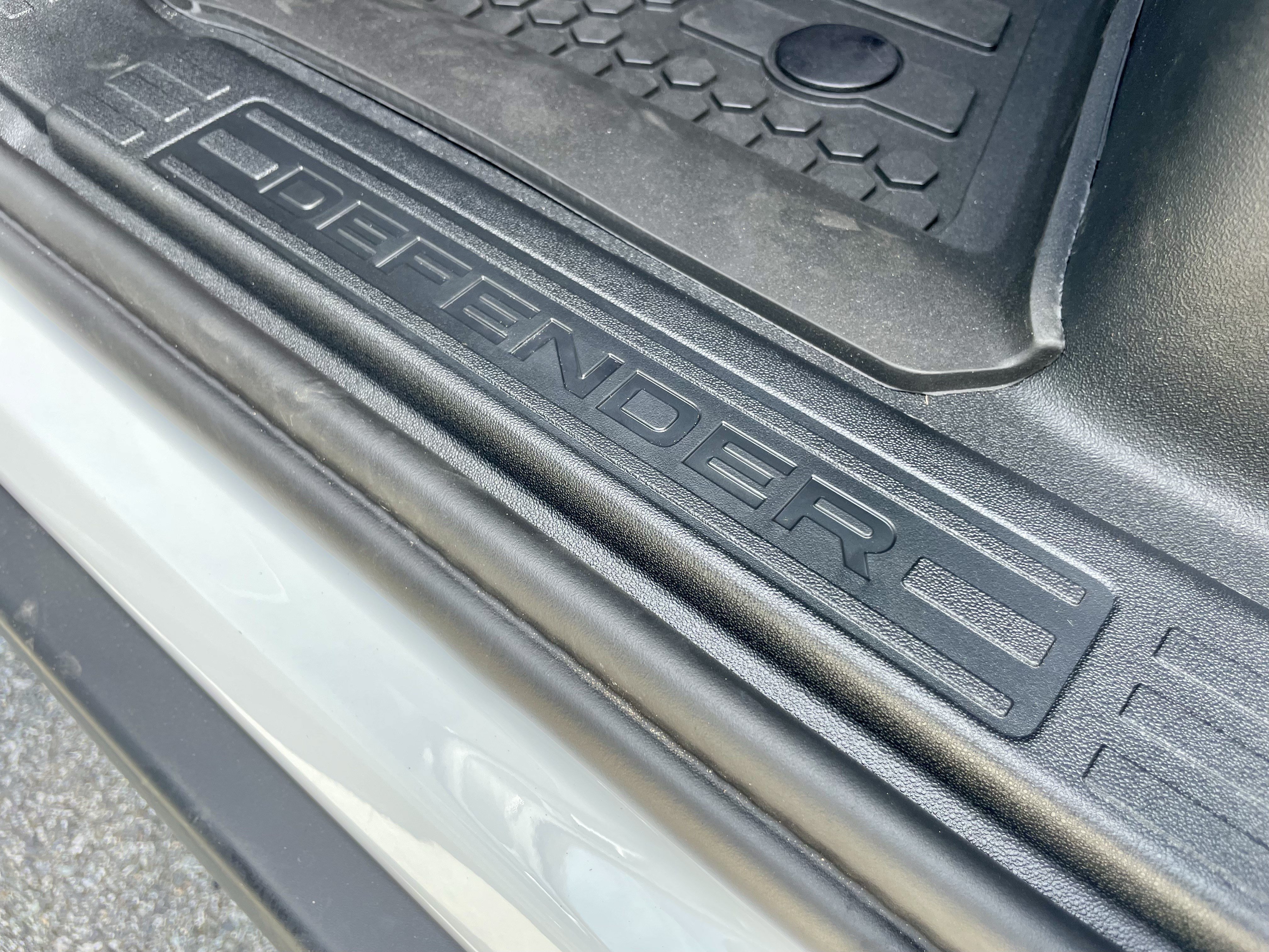 Certified 2025 Land Rover Defender 110 X-Dynamic SE AWD/4WD image 38