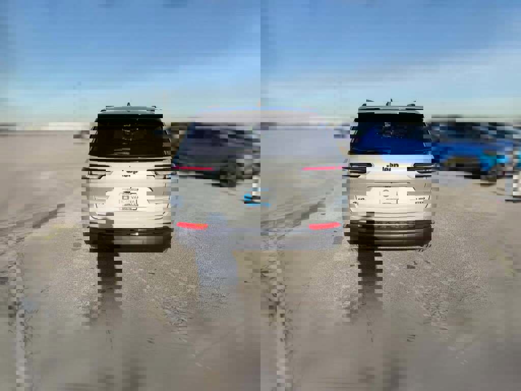 New 2025 Jeep Grand Cherokee L Limited image 10