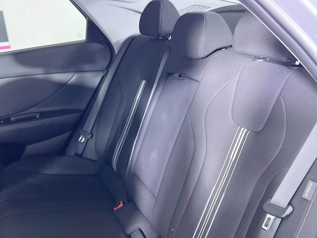 Used 2025 Hyundai Elantra SEL image 24