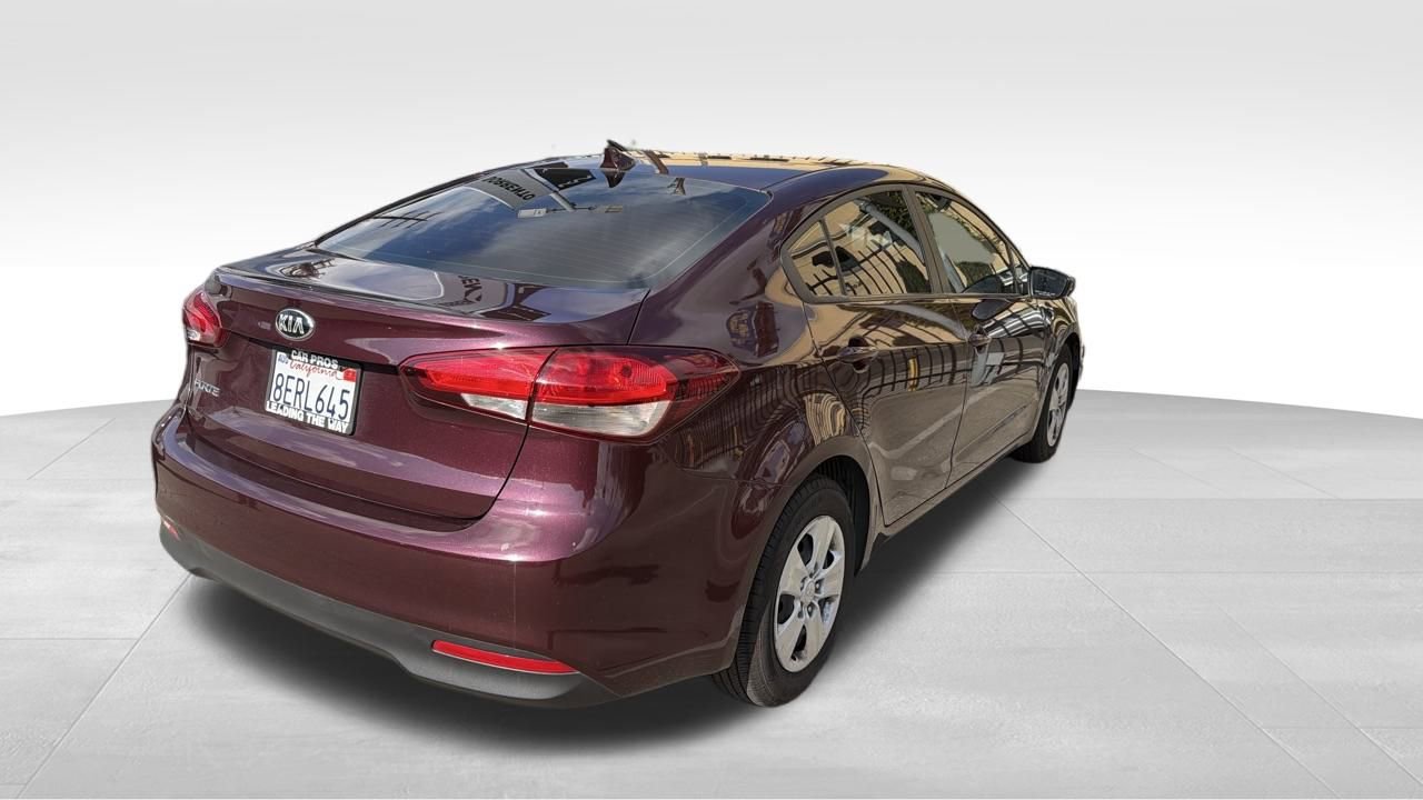 Used 2018 Kia Forte LX w/ LX Rear Camera Package image 2