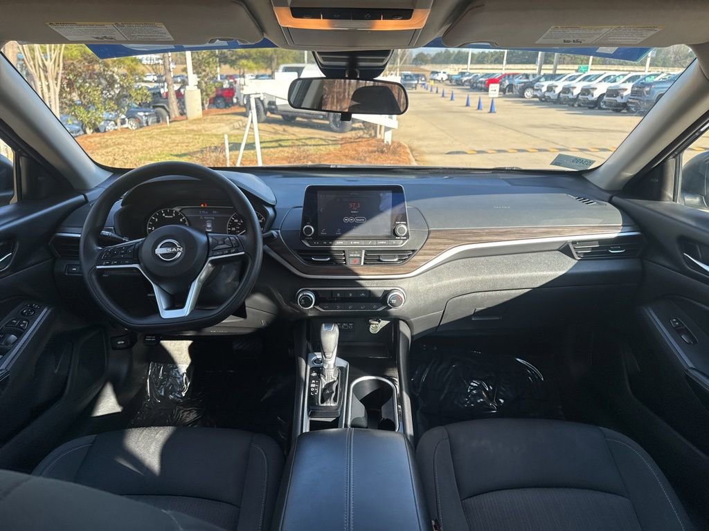 Used 2024 Nissan Altima 2.5 SV FWD image 20