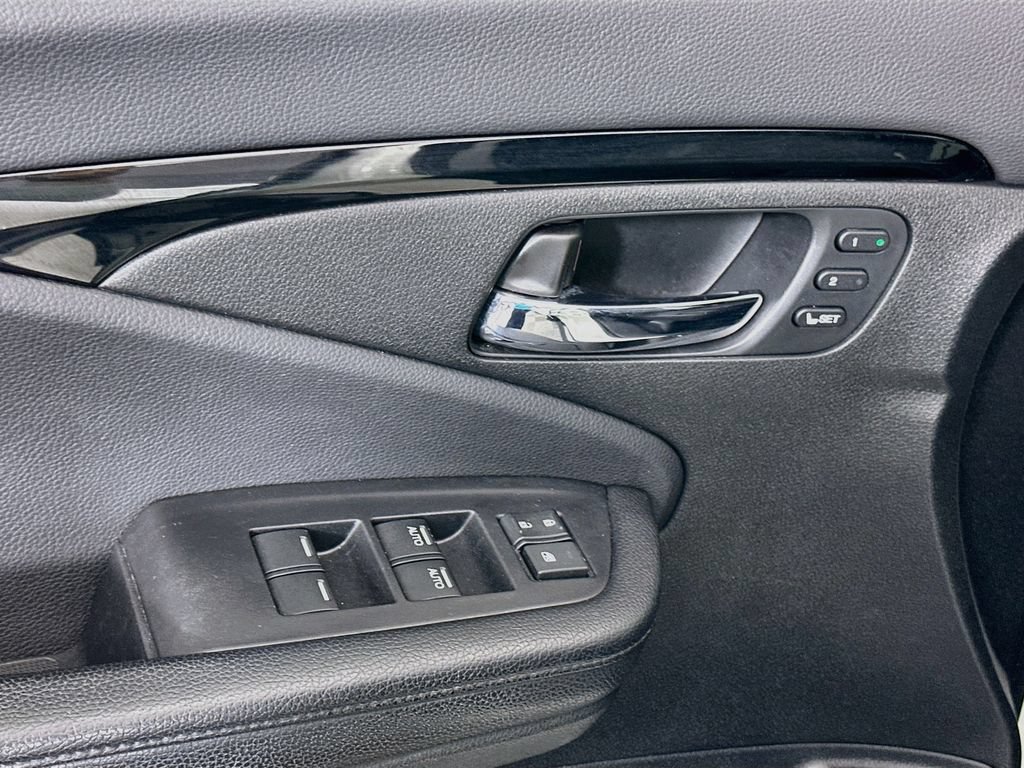 Certified 2017 Honda Pilot Touring image 17