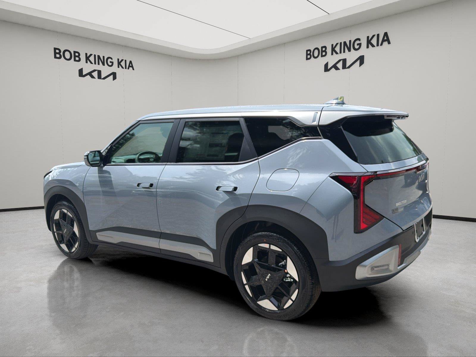 New 2027 Kia Seltos S FWD image 3
