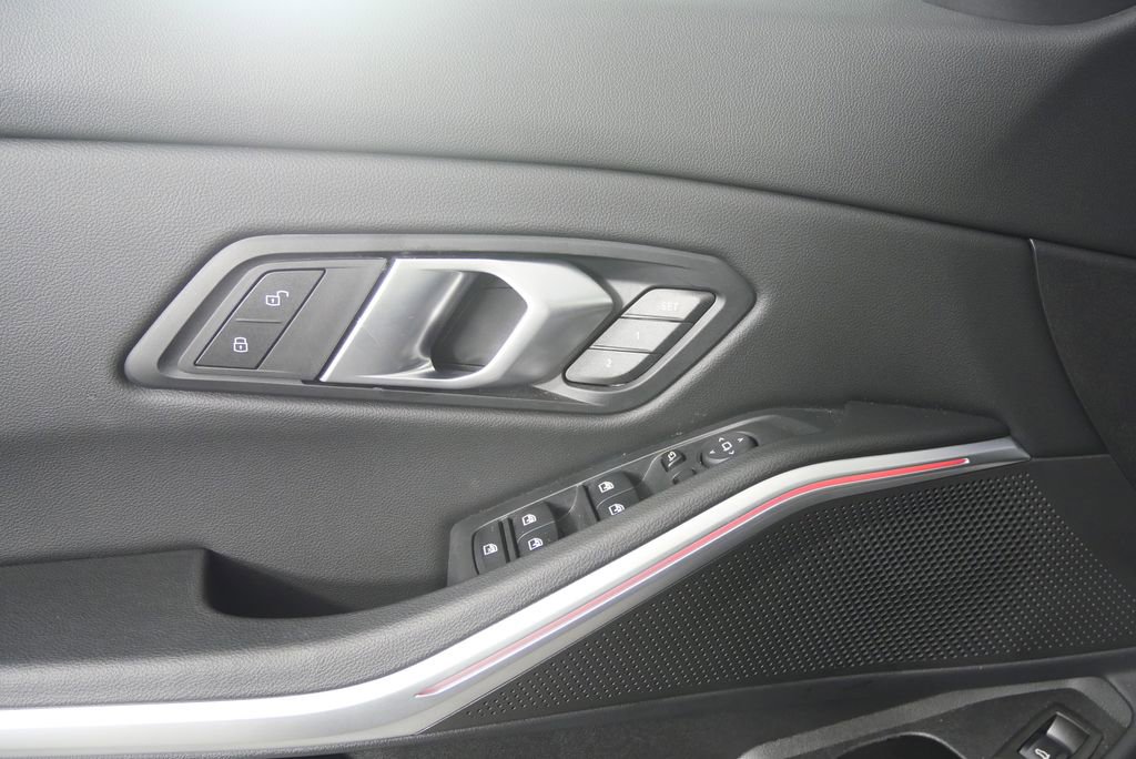 Certified 2025 BMW 330i Sedan image 8