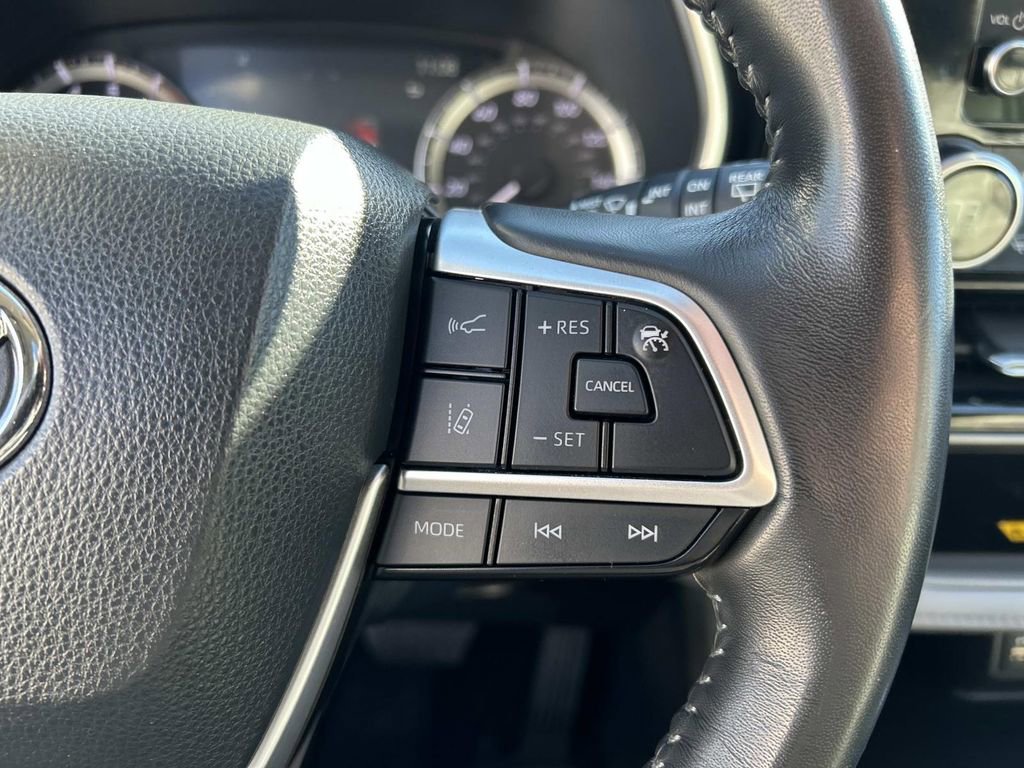 Used 2023 Toyota Highlander XLE image 22