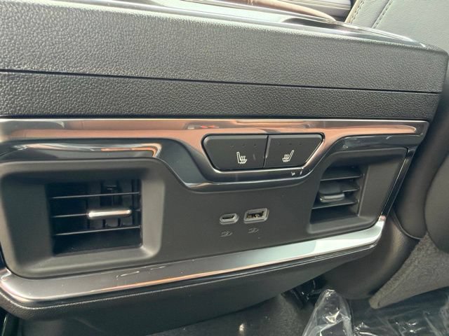 New 2026 GMC Sierra 3500 Denali Ultimate w/ LPO, Black Badging Package AWD/4WD image 17