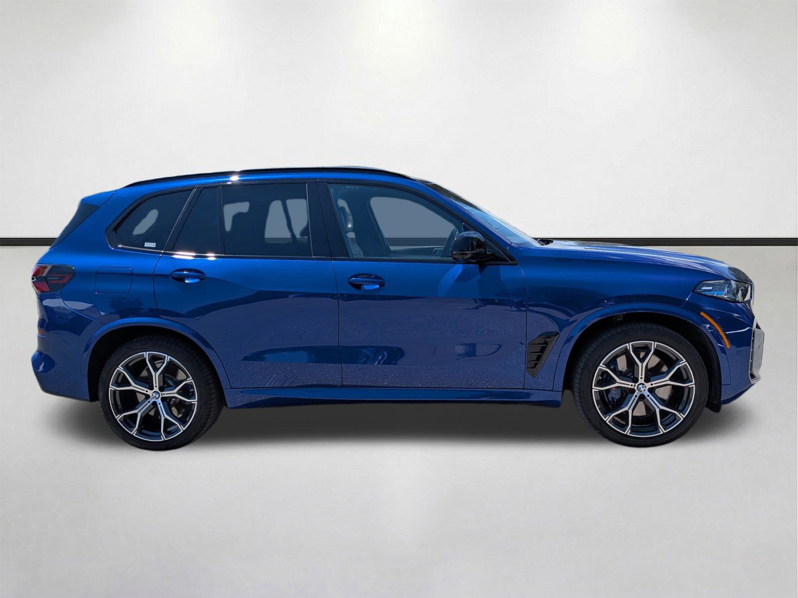 Used 2026 BMW X5 M60i AWD/4WD image 3