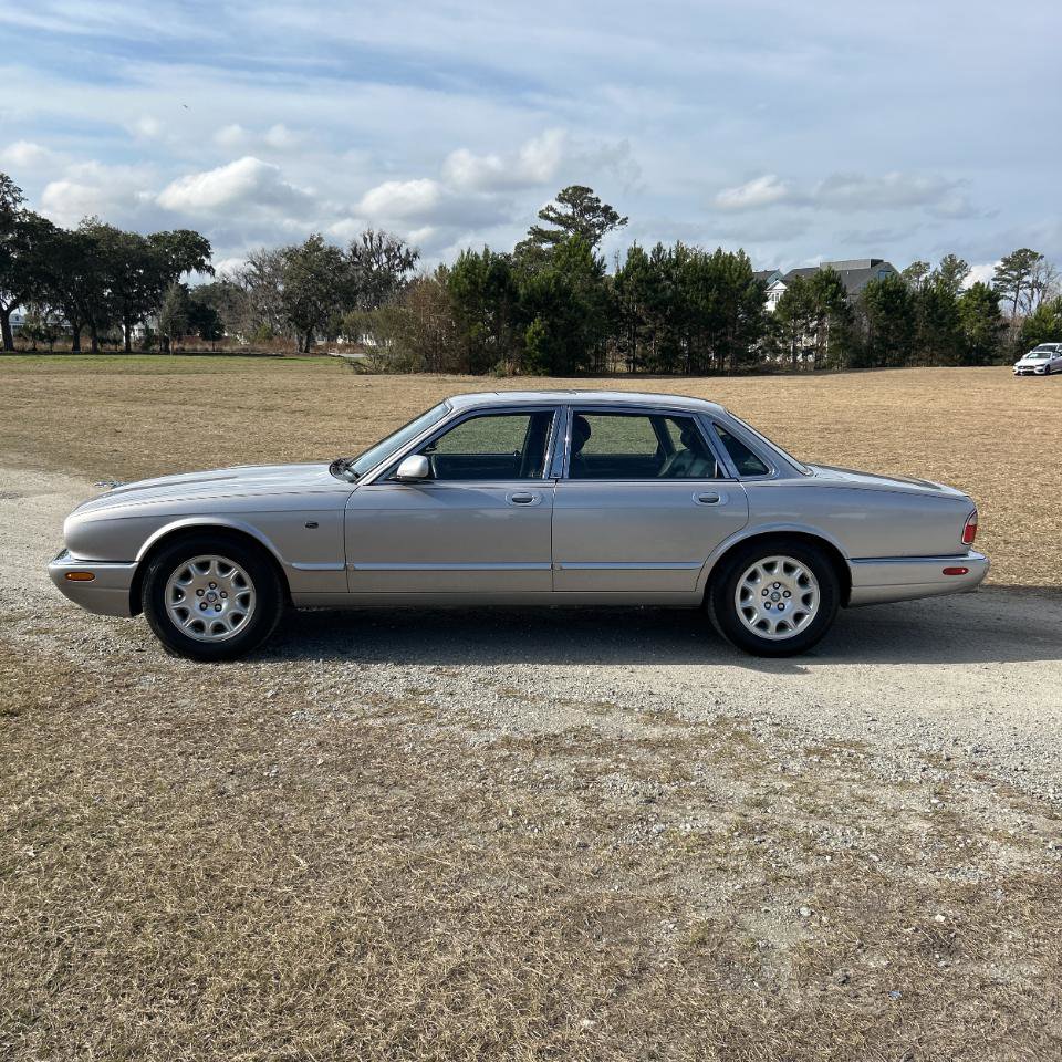 Used 2002 Jaguar XJ8 image 2