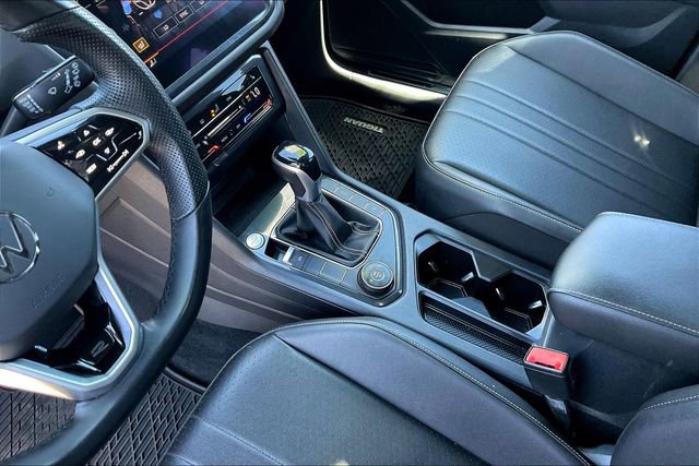 Used 2022 Volkswagen Tiguan SE R-Line image 14