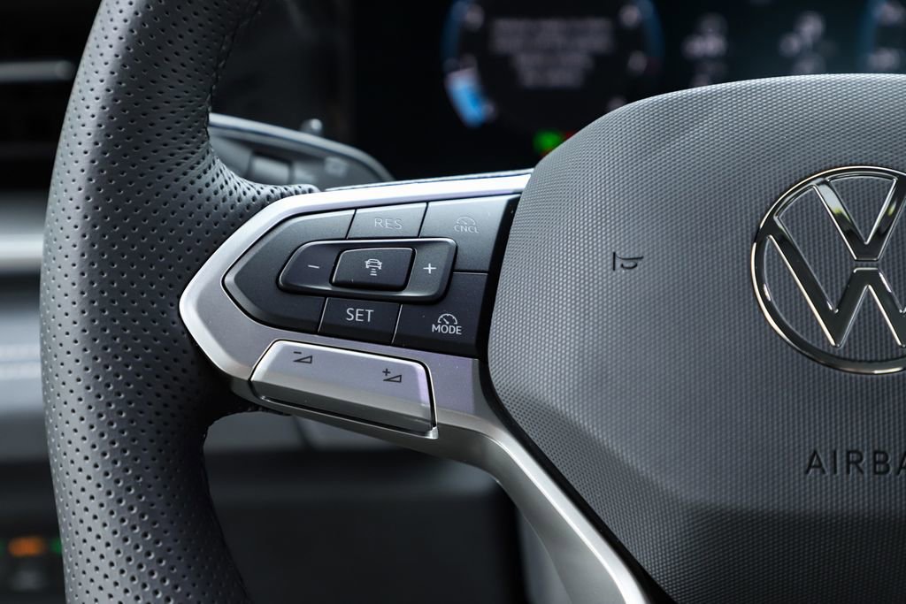 New 2026 Volkswagen Tiguan SE R-Line image 21