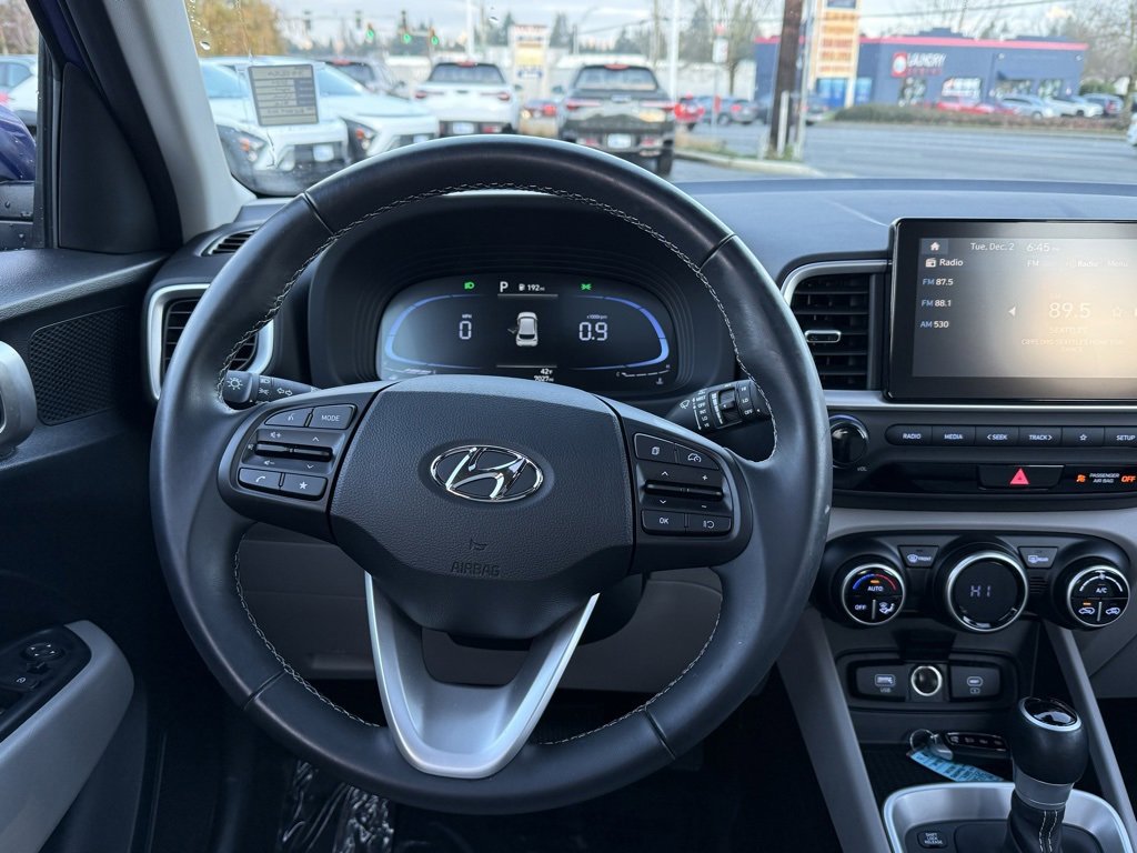 Used 2024 Hyundai Venue SEL image 21