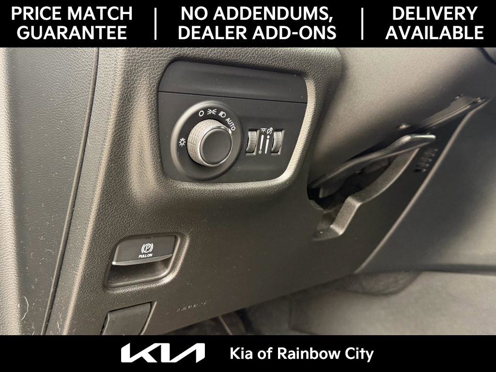 Used 2023 Jeep Grand Cherokee Altitude image 11