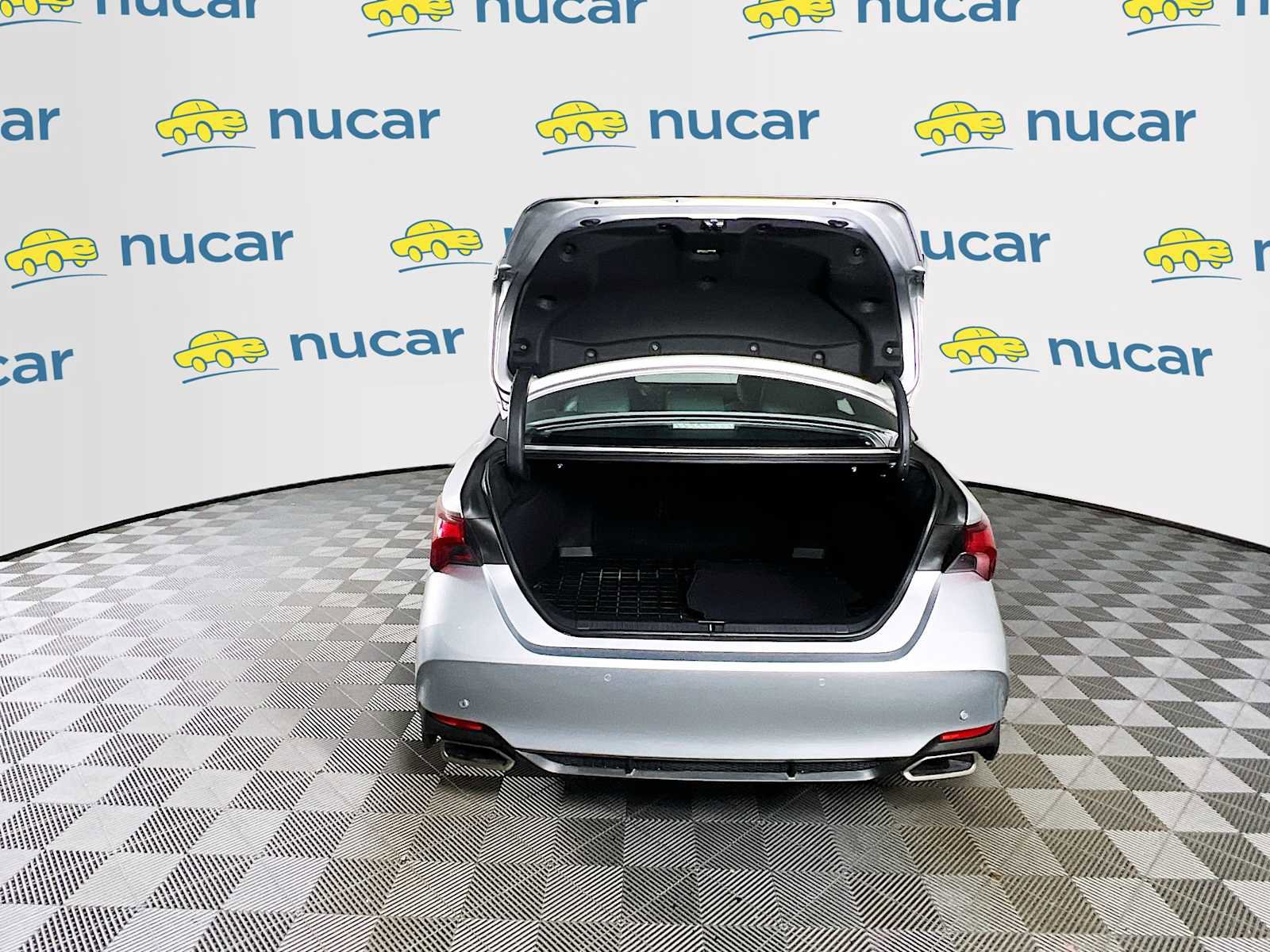 Used 2019 Toyota Avalon Limited image 27