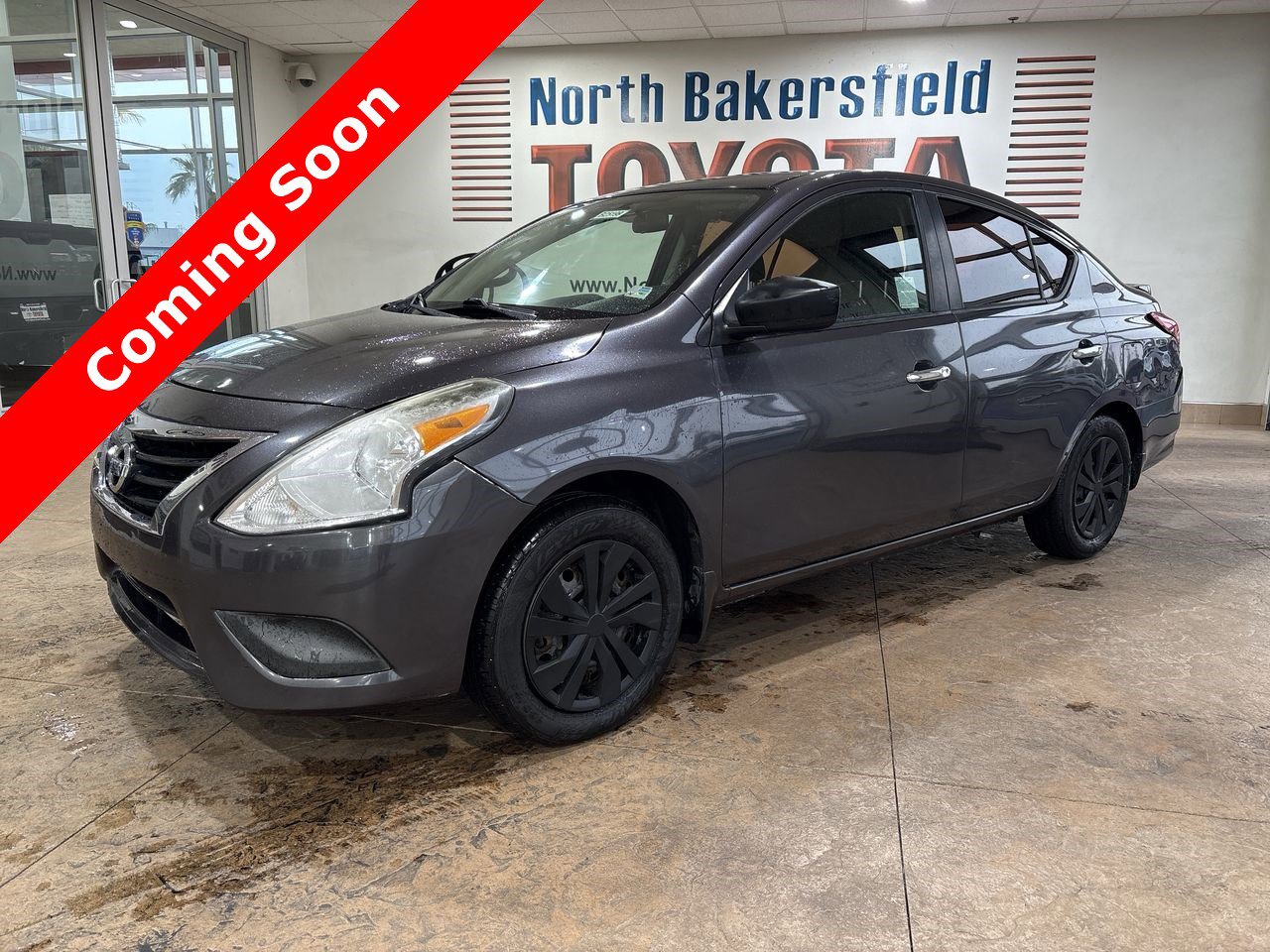 Used 2015 Nissan Versa SV FWD image 1
