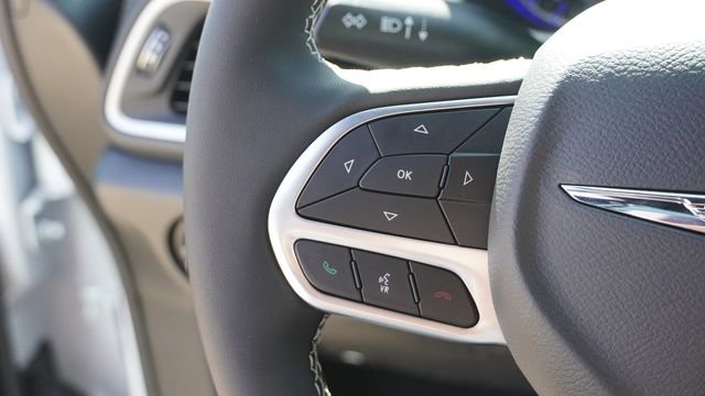New 2026 Chrysler Pacifica Select FWD image 32