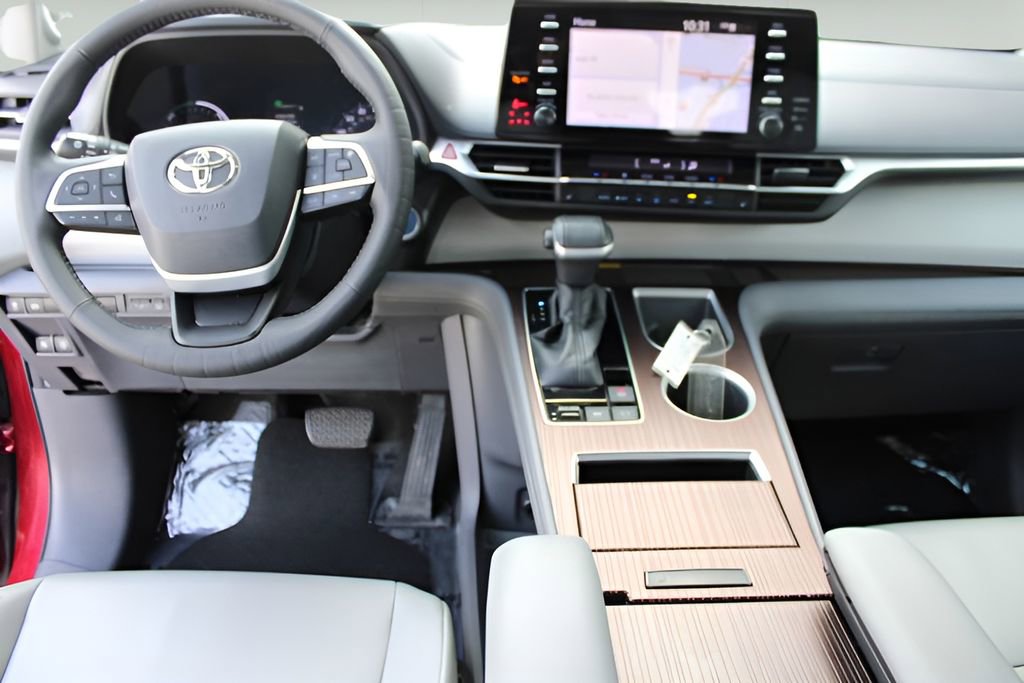 Used 2021 Toyota Sienna XLE w/ XLE Plus Package FWD image 9