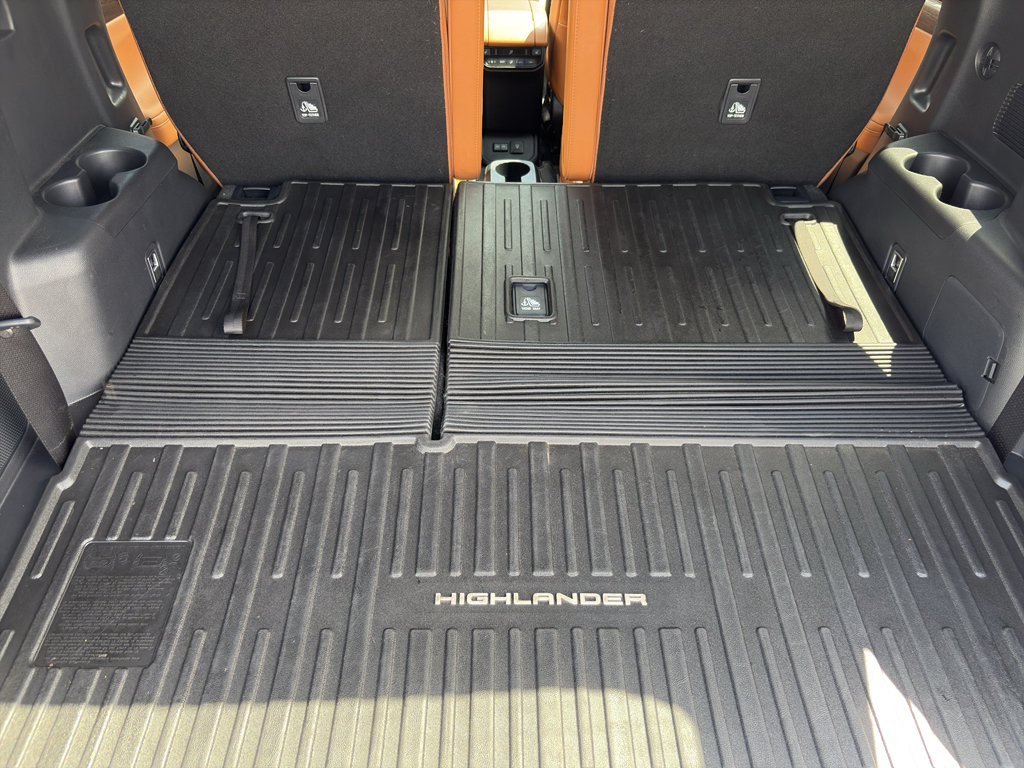 Certified 2025 Toyota Highlander Platinum AWD/4WD image 13