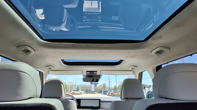 Used 2025 Hyundai Santa Fe Calligraphy w/ Tow & Go Package image 25