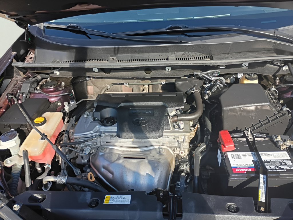 Used 2018 Toyota RAV4 LE FWD image 35