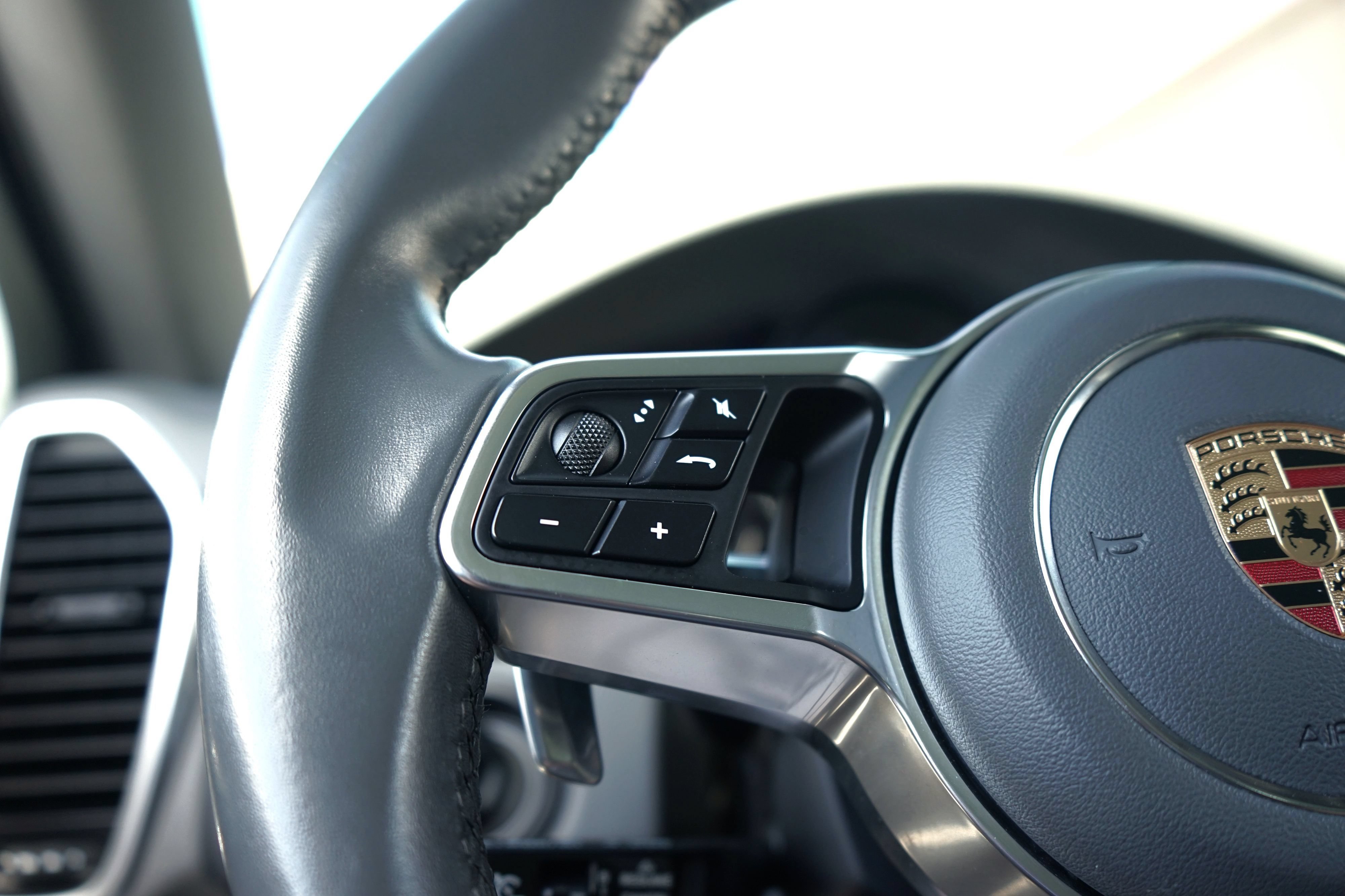 Used 2020 Porsche Cayenne S AWD/4WD image 16