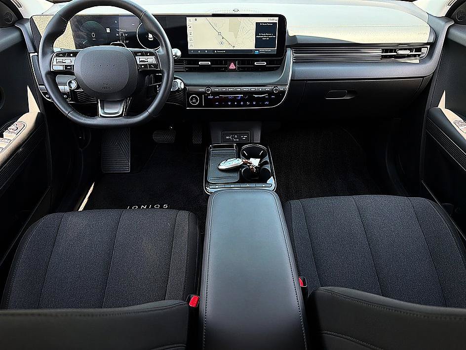Certified 2025 Hyundai Ioniq 5 SE RWD image 7
