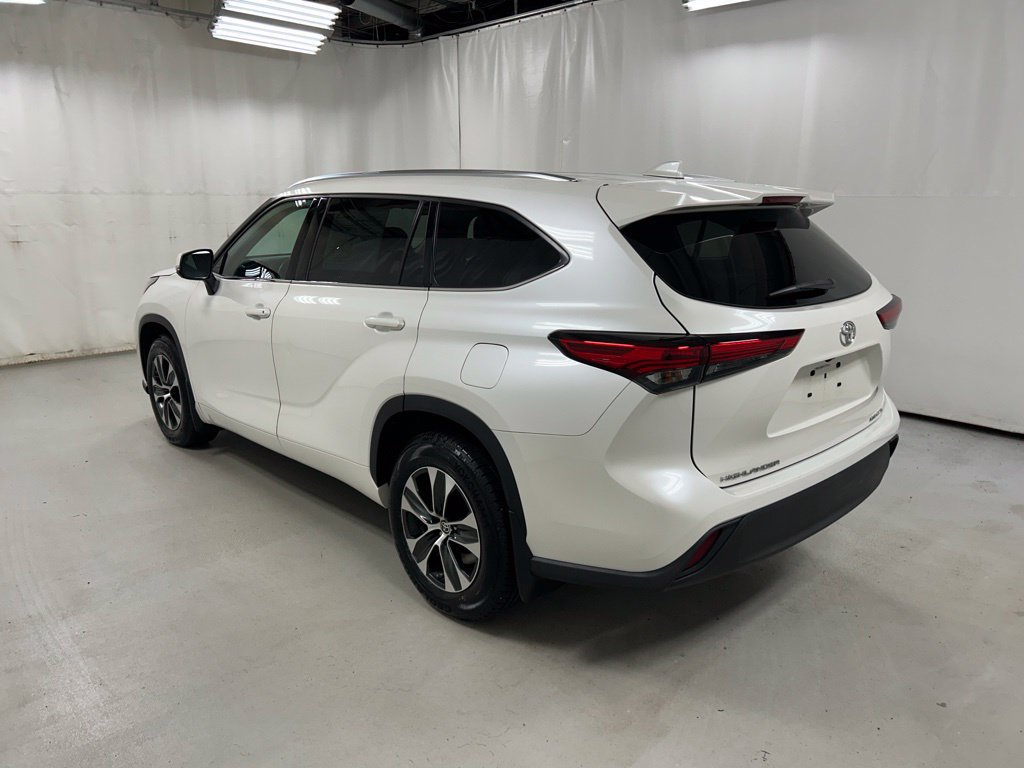 Certified 2021 Toyota Highlander XLE AWD/4WD image 7