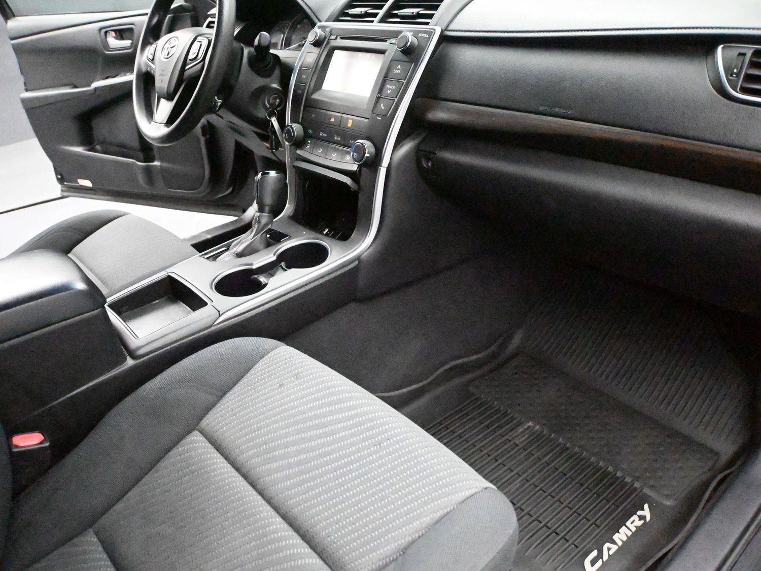 Used 2015 Toyota Camry LE FWD image 14