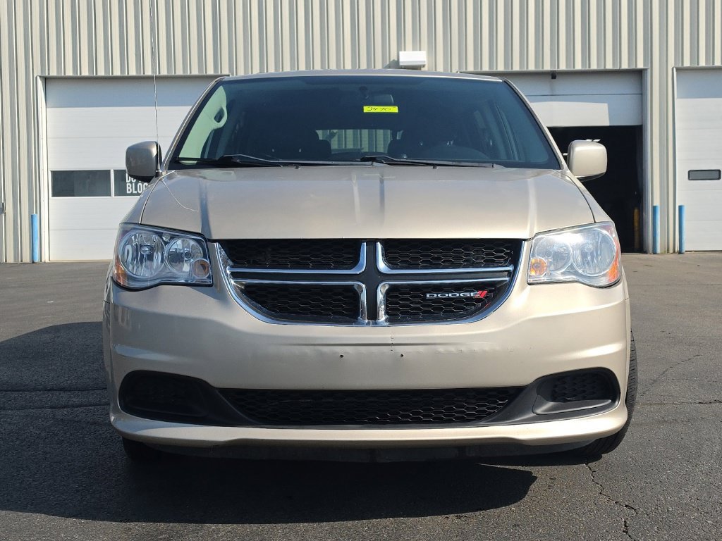 Used 2015 Dodge Grand Caravan SXT w/ Rear Park Assist Package FWD image 2