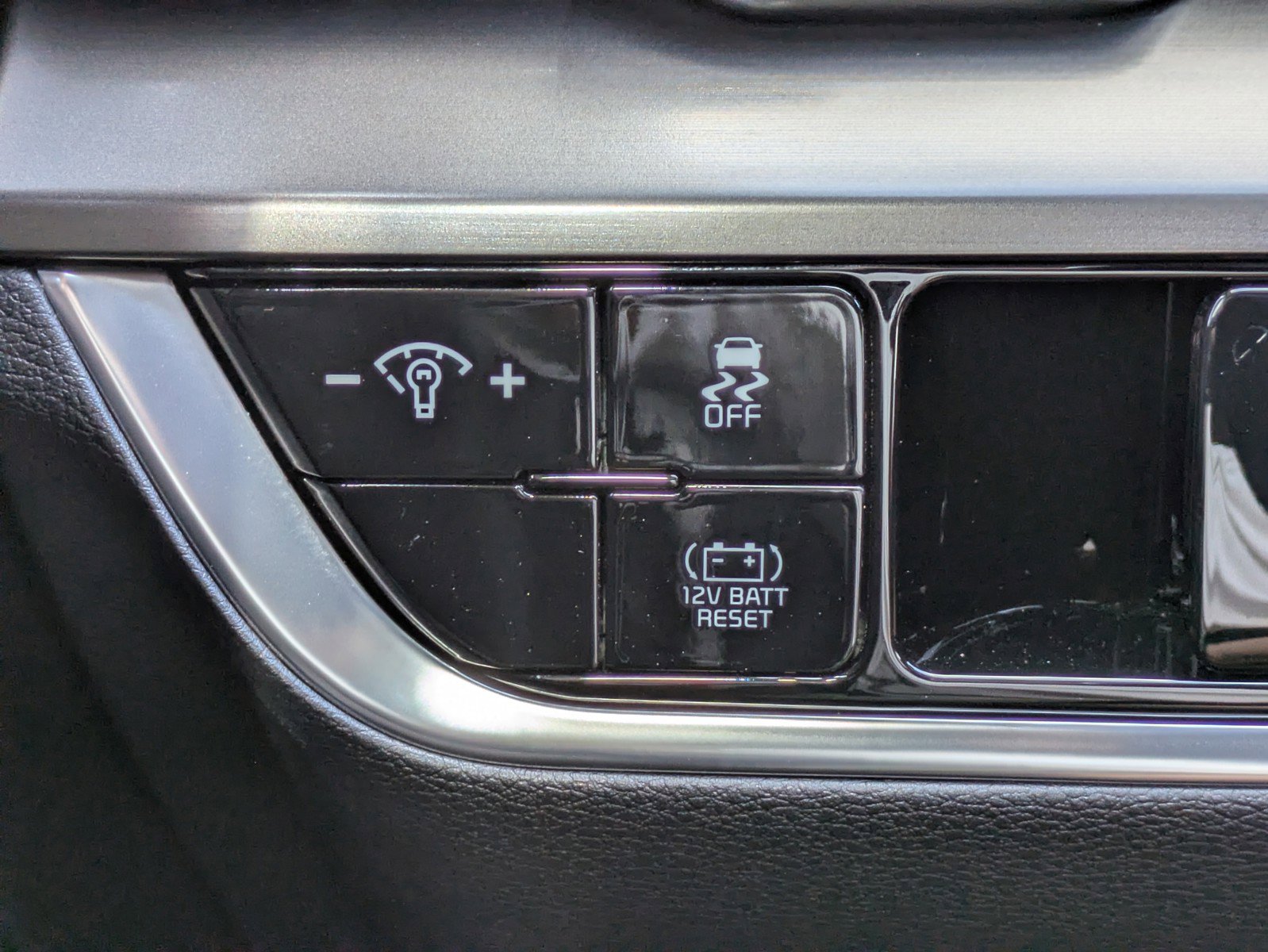 Certified 2025 Kia Sportage EX AWD/4WD image 19