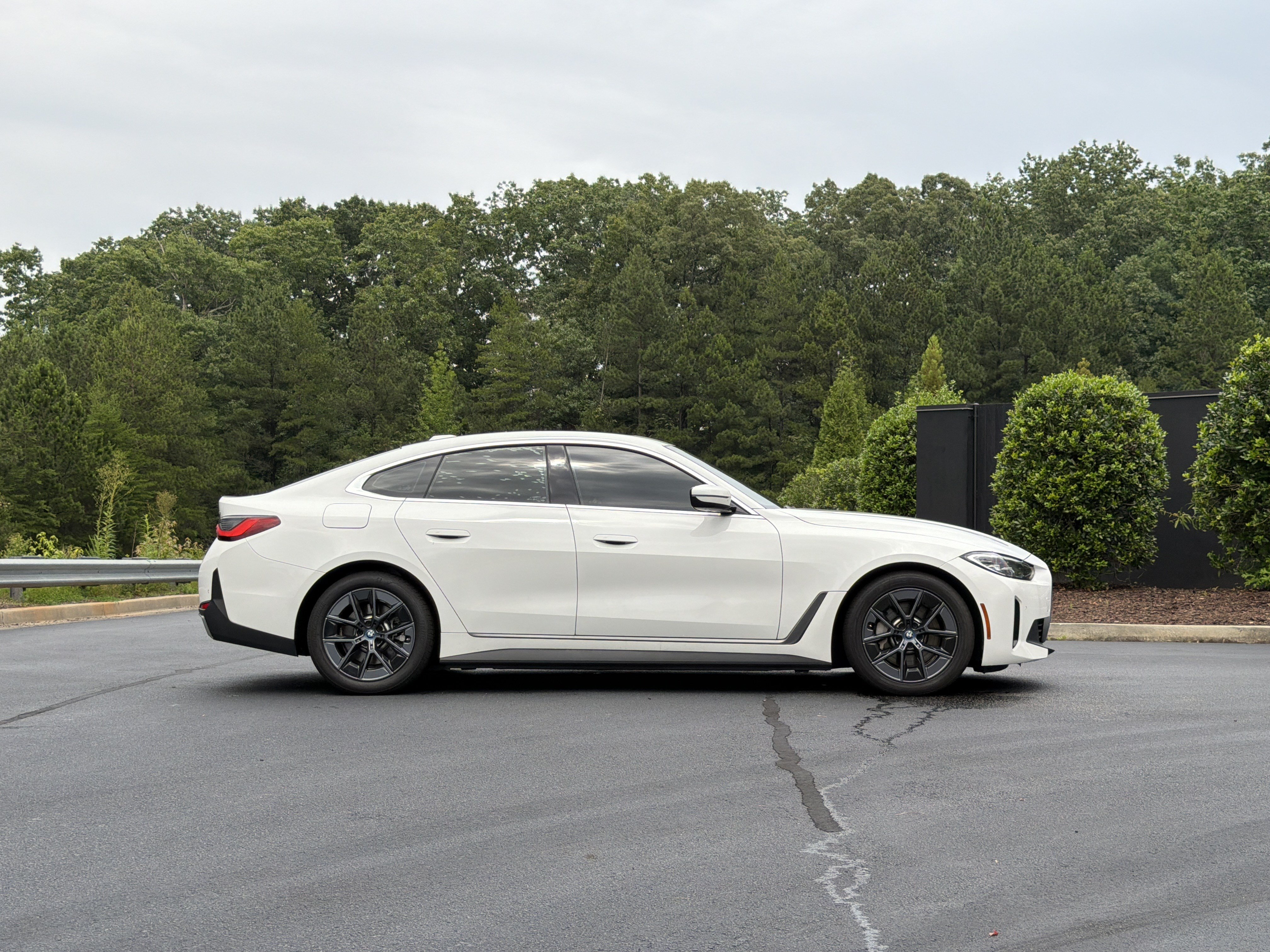 Used 2023 BMW i4 eDrive40 RWD image 5