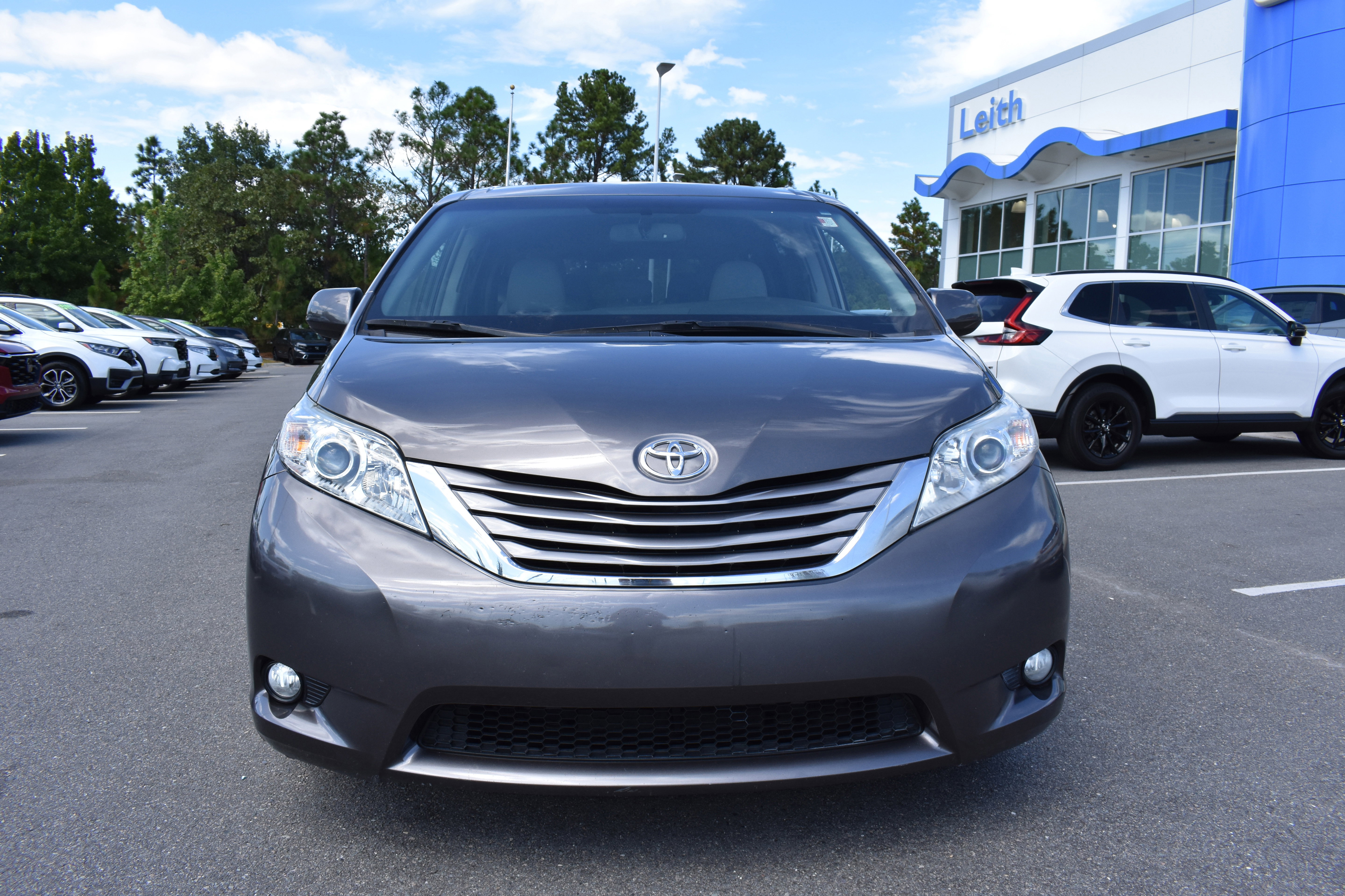 Used 2017 Toyota Sienna L image 4