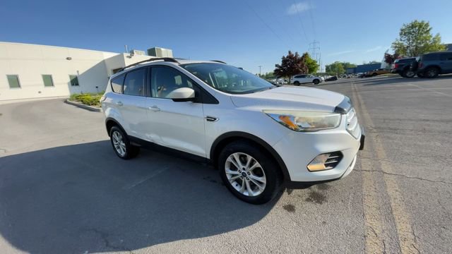 Used 2017 Ford Escape SE AWD/4WD image 2