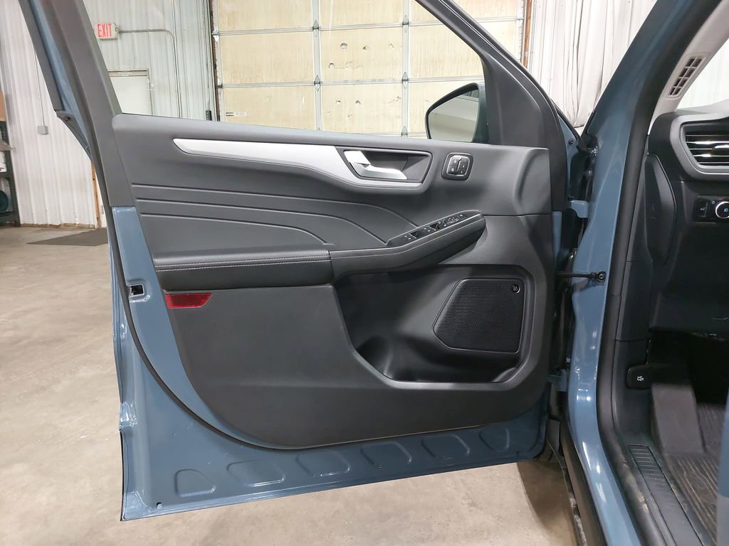 Used 2025 Ford Escape Platinum w/ Premium Technology Package image 53