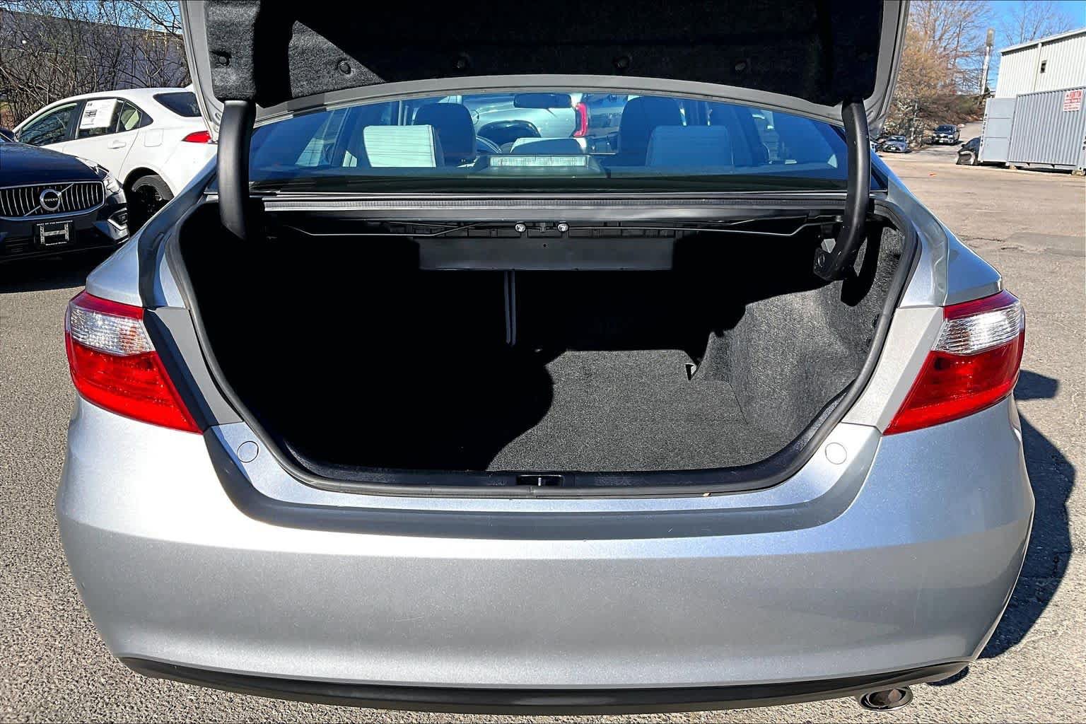 Used 2015 Toyota Camry XLE FWD image 30