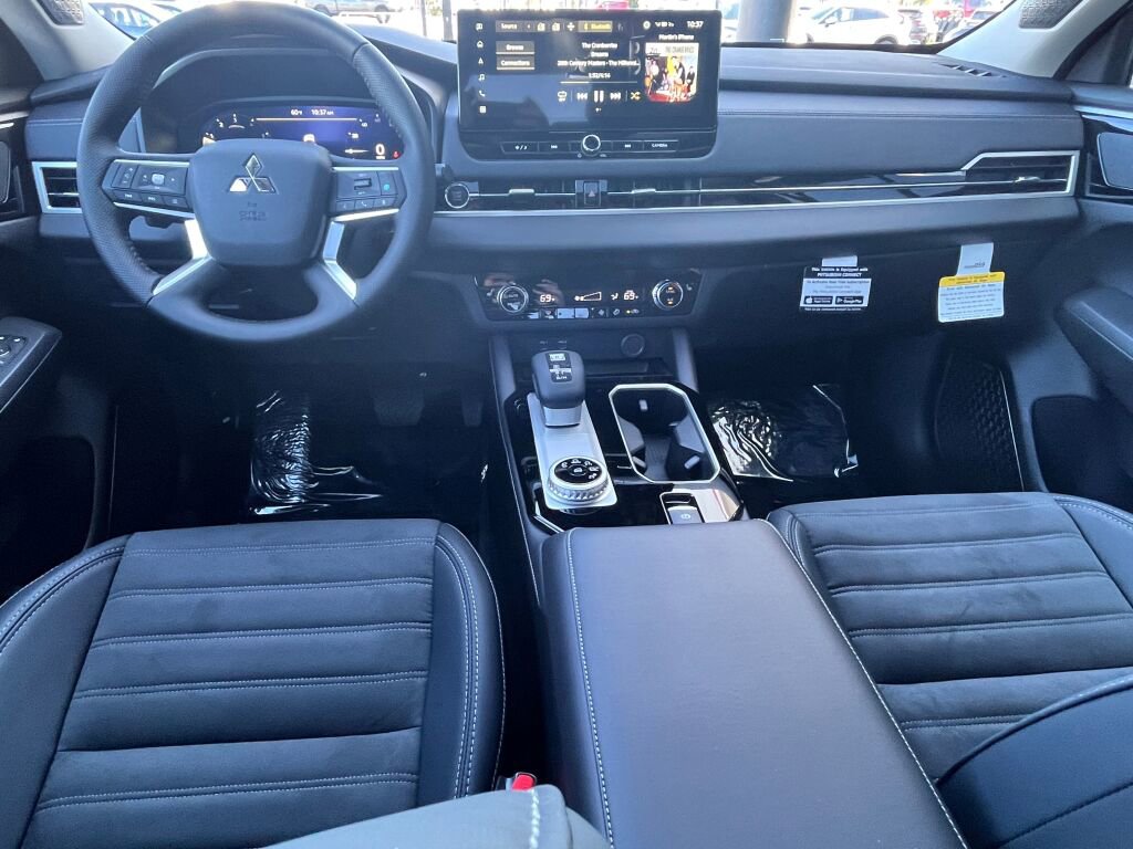 New 2025 Mitsubishi Outlander SE image 25