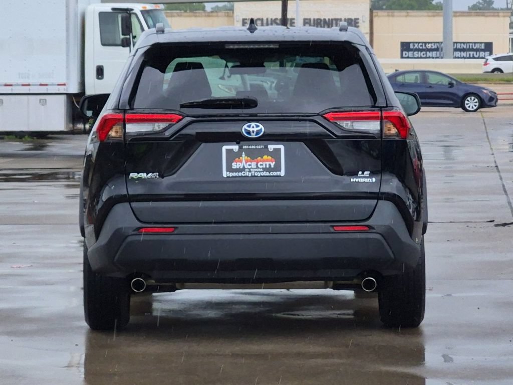 Used 2023 Toyota RAV4 LE AWD/4WD image 5